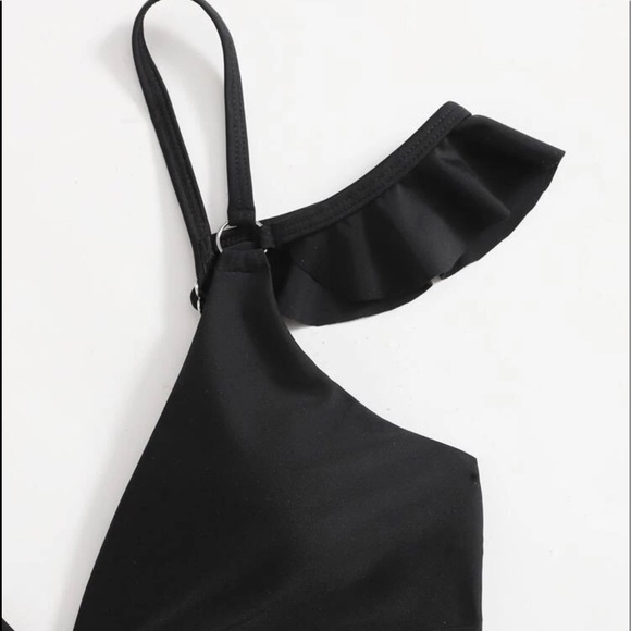 Timeless Retro Black Bikini Swimsuit Set in Large - Picture 3 of 5